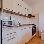 Zaklopatica 12452b