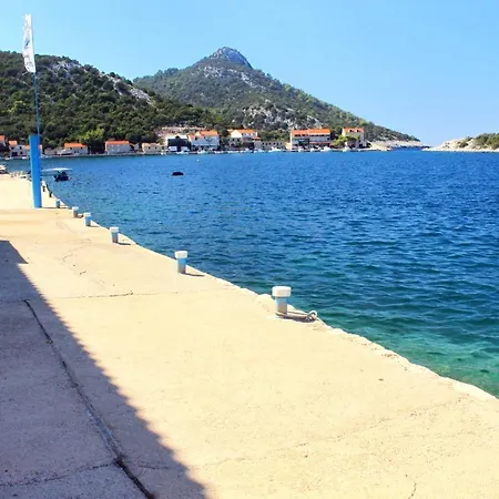 Zaklopatica 12452b Апартаменты