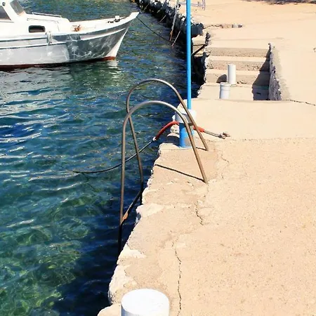 Zaklopatica 12452b Апартаменты