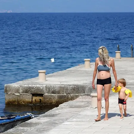 Zaklopatica 12452b Апартаменты Lastovo