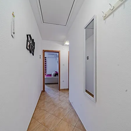 Zaklopatica 12452b Daire *